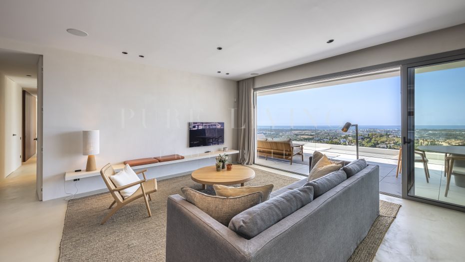 Ruim appartement op de middelste verdieping met zeezicht in BUY Hills.