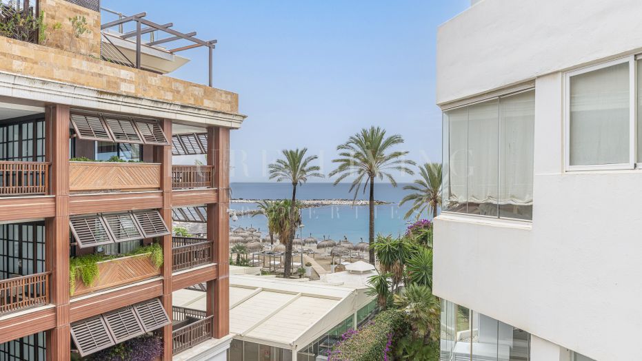 Vastgoed aan het strand te koop in La Herradura, Puerto Banús