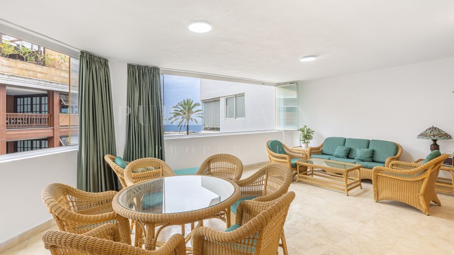 Vastgoed aan het strand te koop in La Herradura, Puerto Banús