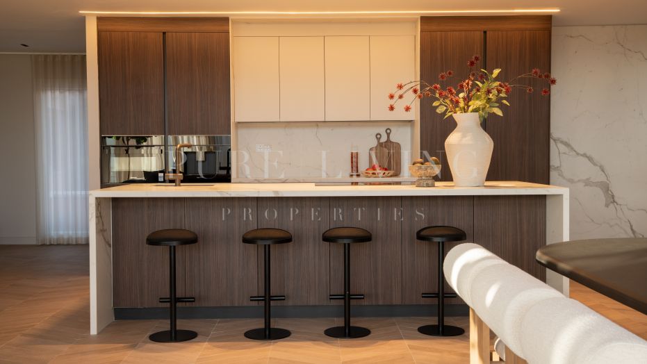 Penthouse Duplex de Luxe avec 3 Chambres, Piscine Privée et Vue Panoramique à Magna Marbella