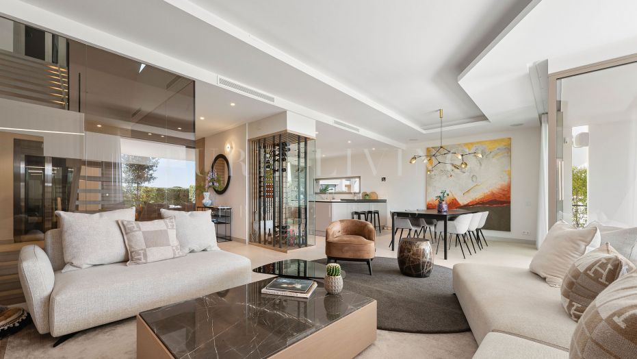 Villa Jumelée Contemporaine de 4 Chambres avec Vue sur Mer et Piscine sur le Toit à Celeste, Nueva Andalucía