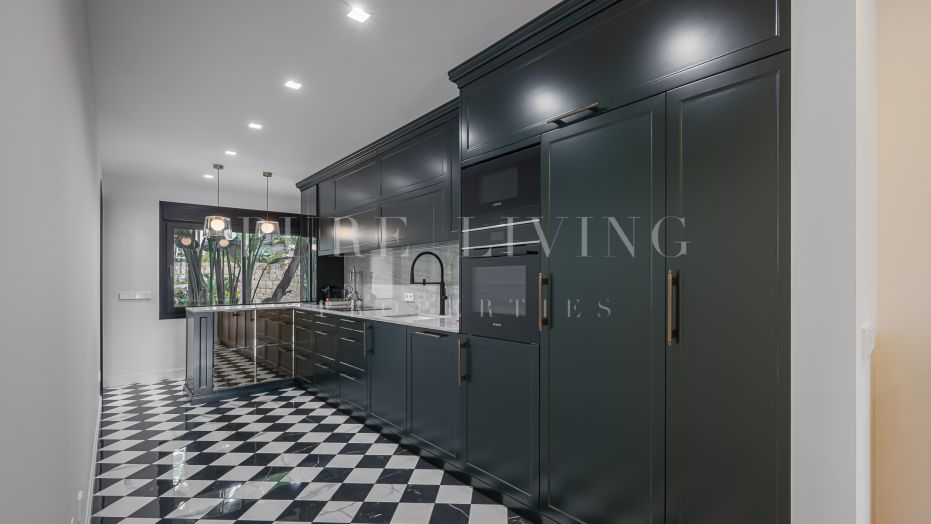 Elegant 3-Bedroom Apartment in Exclusive Gated Community on Marbella’s Golden Mile