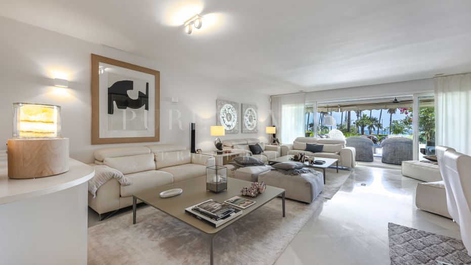 Superbe appartement de quatre chambres en première ligne au rez-de-chaussée avec piscine privée à Los Granados