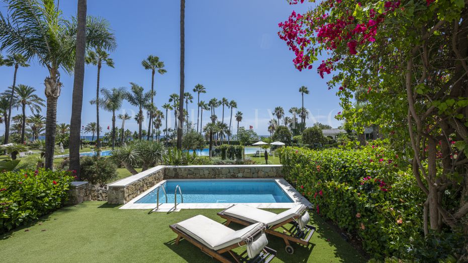 Superbe appartement de quatre chambres en première ligne au rez-de-chaussée avec piscine privée à Los Granados
