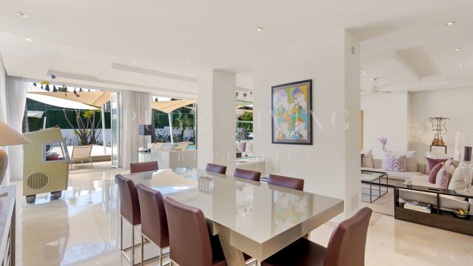 Impecable villa familiar en primera línea de golf en Guadalmina Alta