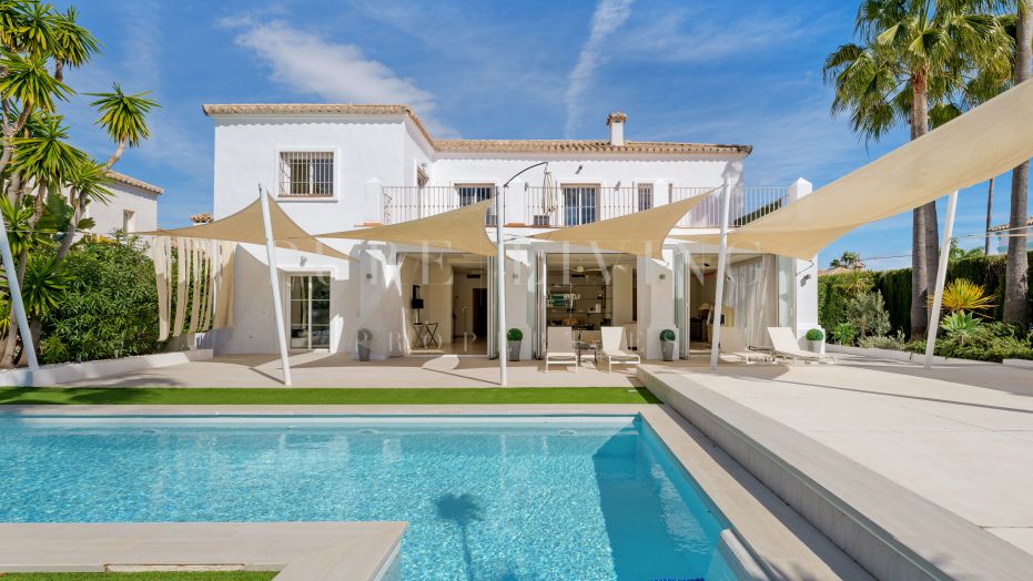 Impecable villa familiar en primera línea de golf en Guadalmina Alta