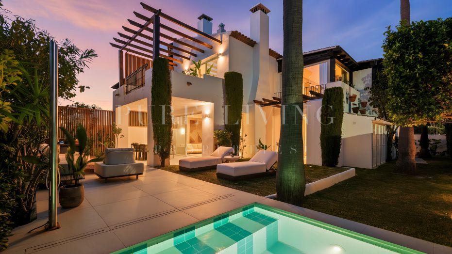 Lujosa villa de 4 dormitorios con vistas al Mediterráneo, ubicada en la codiciada Milla de Oro de Marbella.