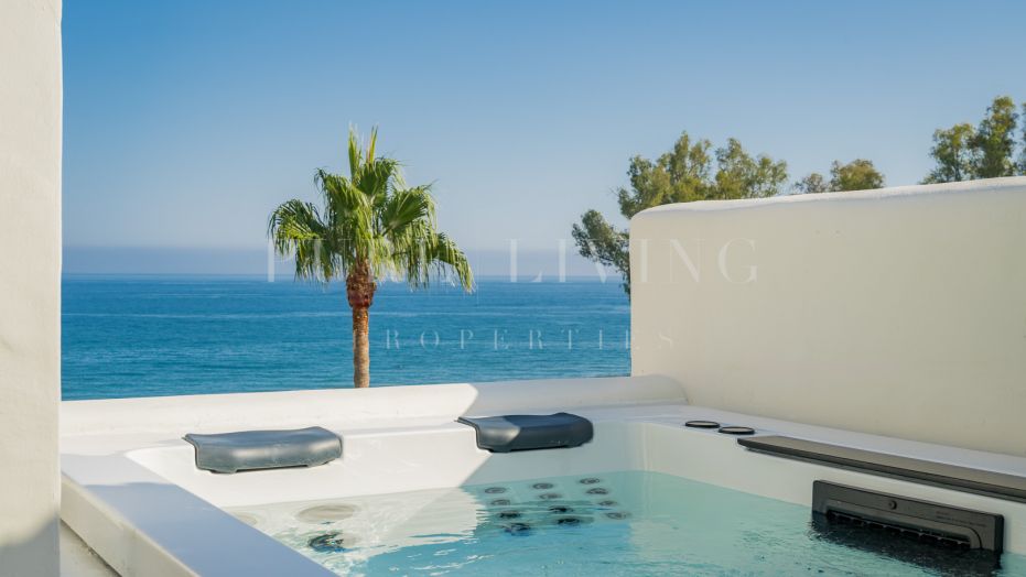 Vues panoramiques sur la mer depuis le luxueux penthouse entièrement rénové à Bahía del Velerín