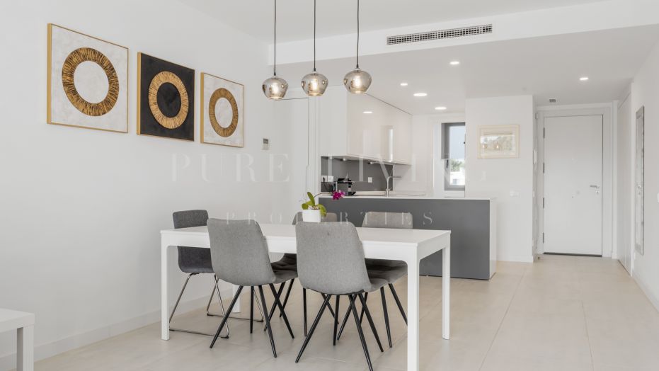 Modern penthouse met groot terras en vrij uitzicht