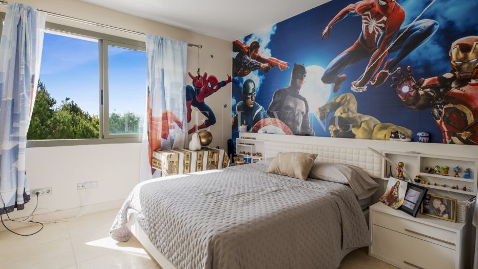 Duplex penthouse met panoramisch uitzicht en privézwembad