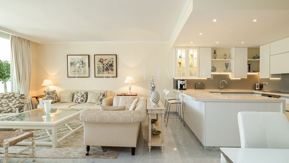 Charmant tuinappartement aan het strand in de Japanse Tuinen van Marina Puente Romano