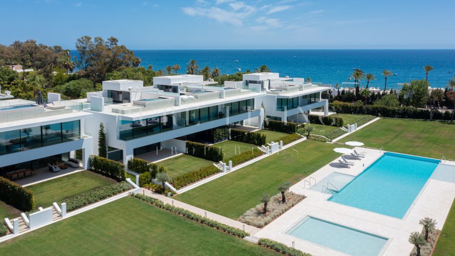 Exclusive Coastal Retreat on Marbella’s Golden Mile