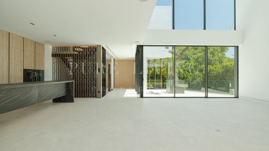 Exclusive Coastal Retreat on Marbella’s Golden Mile