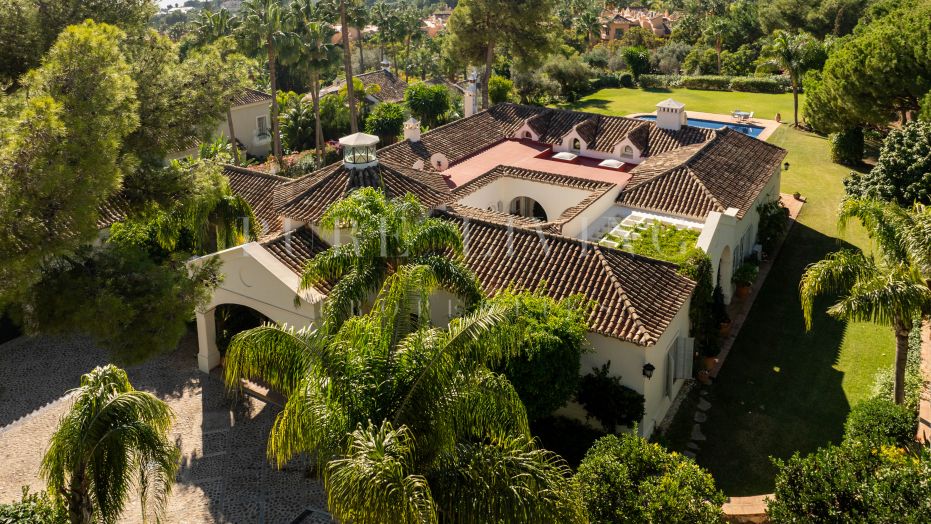 Andalucian style family home in Altos Reales