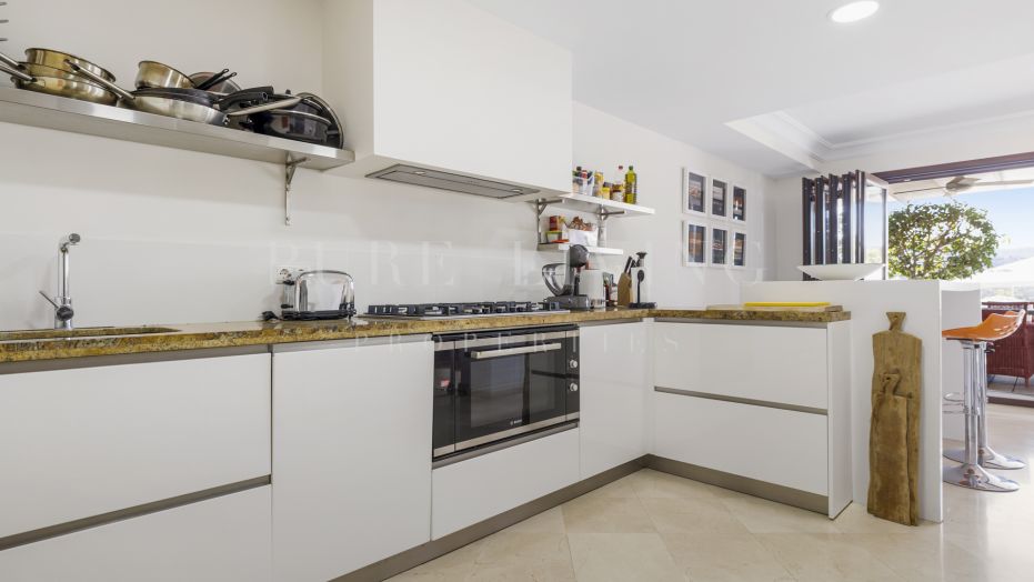 Lichte herenwoning met privézwembad