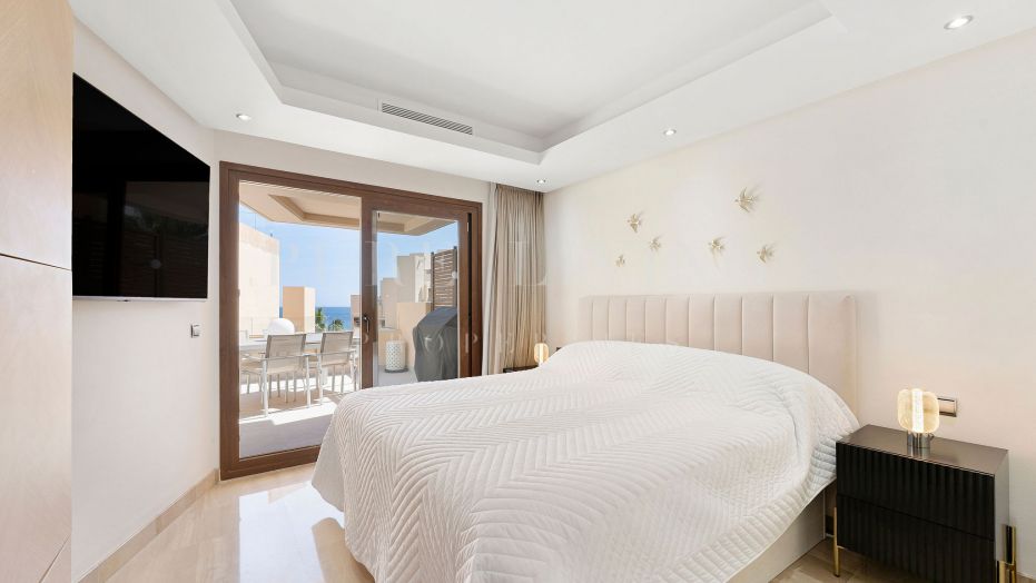 Duplex de Luxe avec Piscine Privée en Bord de Mer, Estepona