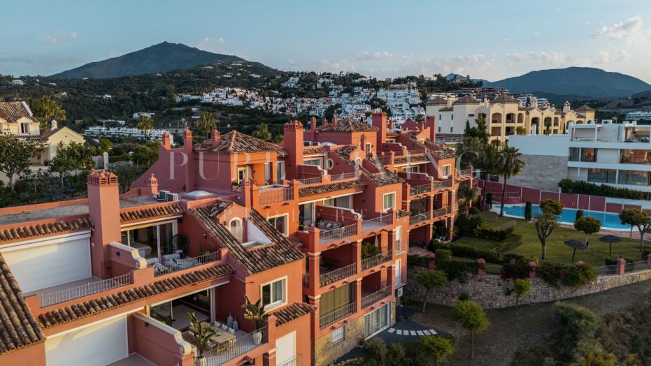 Ático Dúplex Exclusivo con Piscina Privada en Monte Halcones