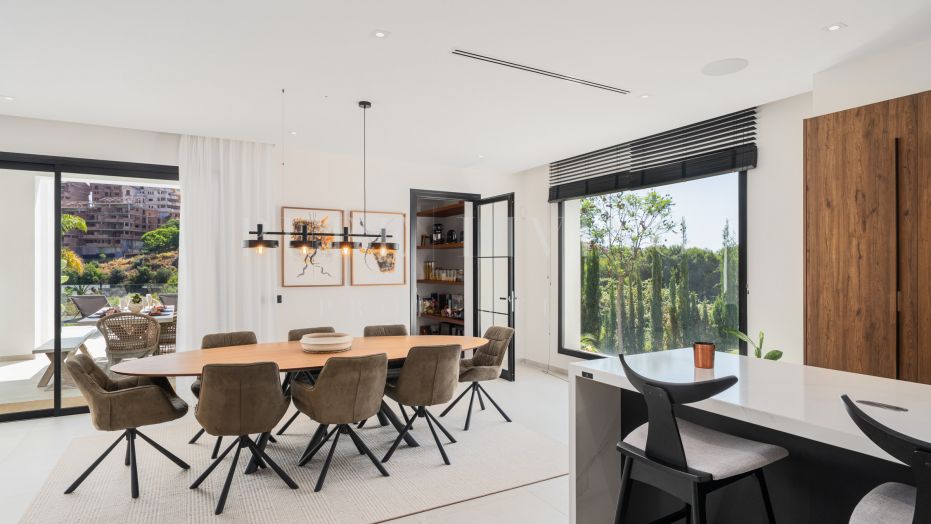 Exclusieve villa met uitzicht op golfbaan en zee in Elviria