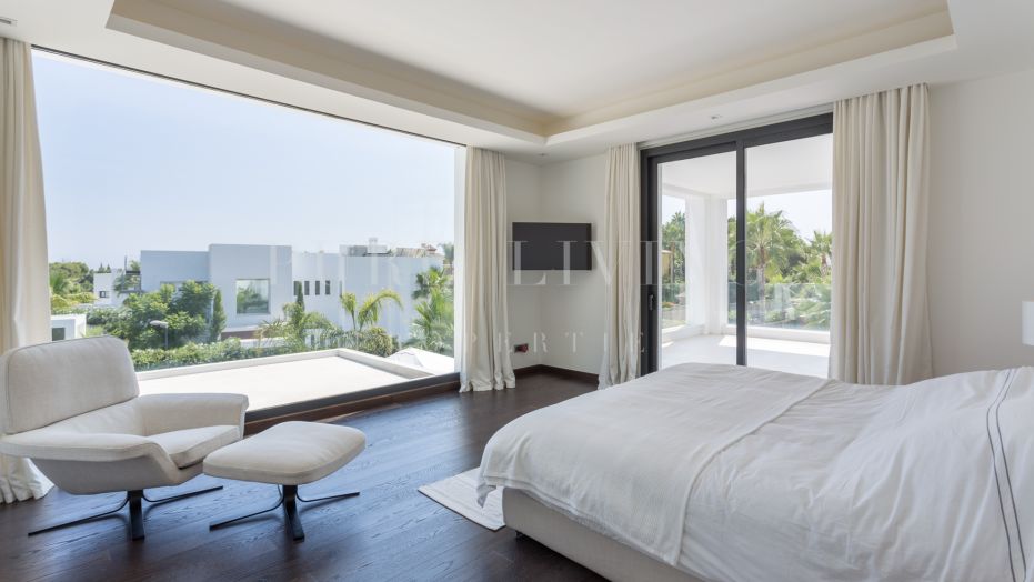 Villa de style moderne avec vue spectaculaire à Altos de Puente Romano