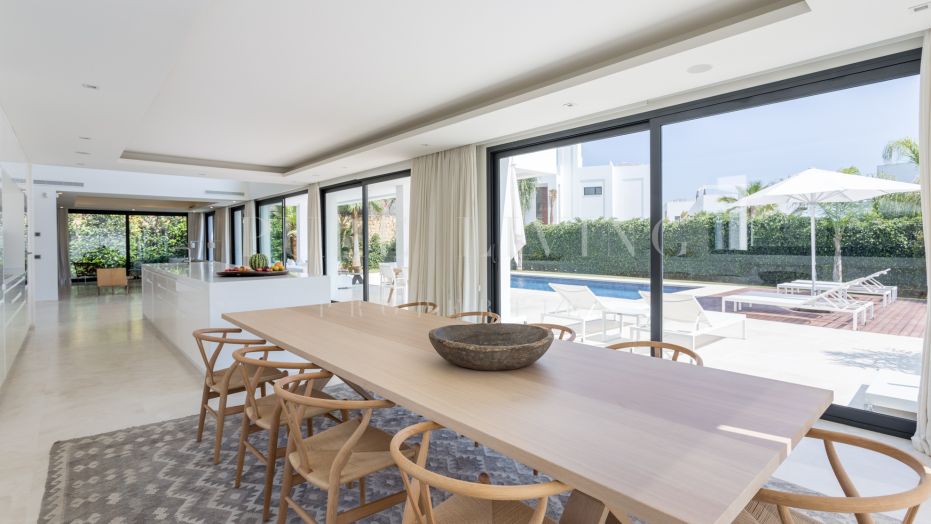 Villa de style moderne avec vue spectaculaire à Altos de Puente Romano