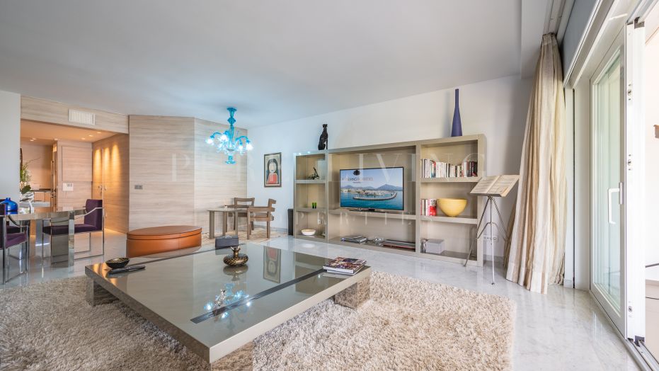 Verhoogde begane grond appartement in Puente Romano