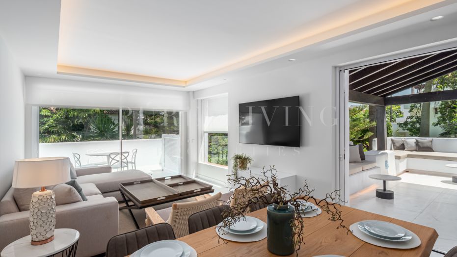 Elegant and modern three bedroom apartment in Puente Romano