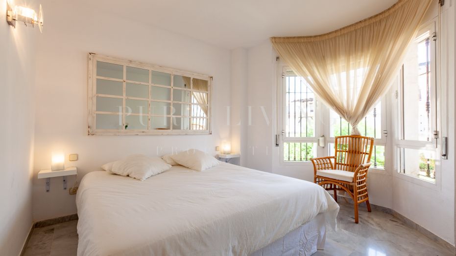 Nicely furnished first floor apartment in Los Naranjos, Marbella.