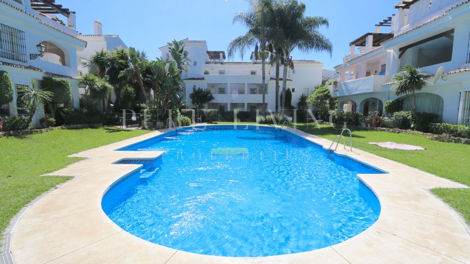 Nicely furnished first floor apartment in Los Naranjos, Marbella.