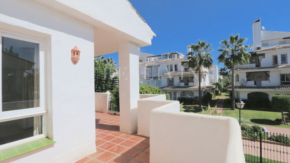 Nicely furnished first floor apartment in Los Naranjos, Marbella.