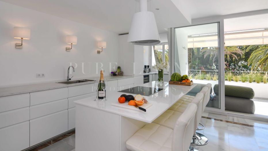 Appartement rénové de deux chambres en bord de mer