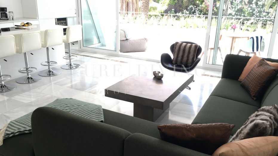 Appartement rénové de deux chambres en bord de mer