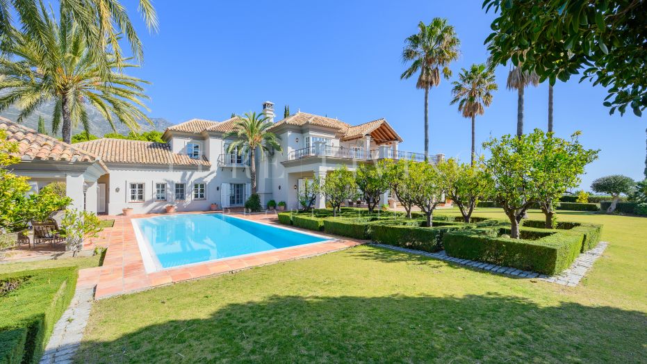 Elegante villa rústica en Marbella Hill Club