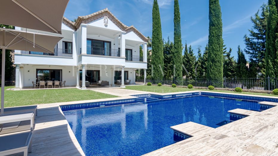 Villa spectaculaire à Sierra Blanca avec jardins et piscine privés.