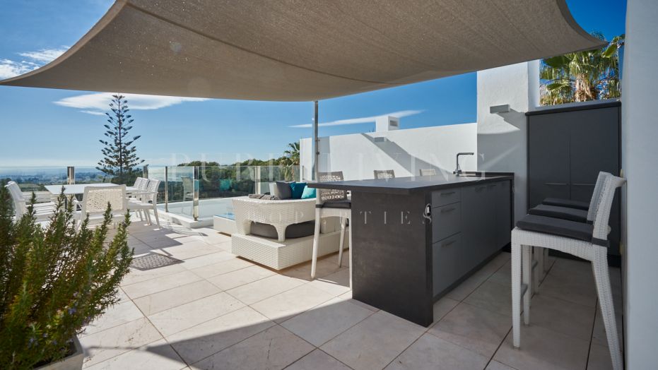 Three bedroom townhouse in Vistas Marinas with amazing sea views.