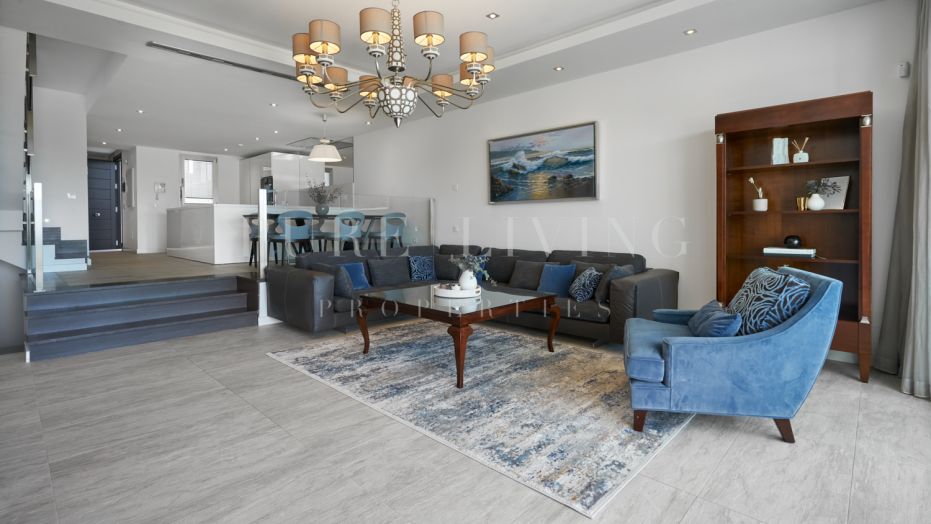 Maison de ville de trois chambres dans les marinas Vistas avec vue imprenable sur la mer.