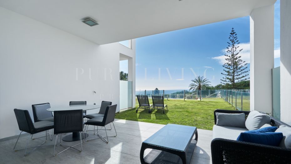 Three bedroom townhouse in Vistas Marinas with amazing sea views.