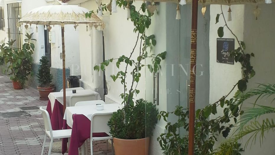 Restaurant avec une grande terrasse dans la vieille ville de Marbella