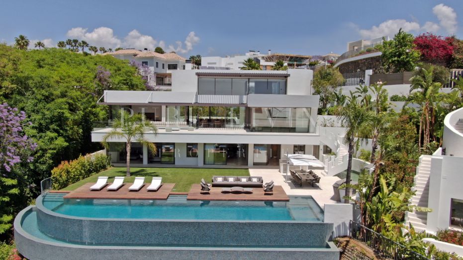 Gloednieuwe Villa gelegen in de bevoorrechte woonwijk van La Quinta, Benahavis