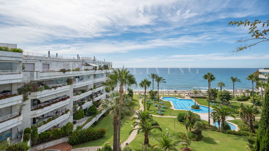 Two bedroom apartment in the prestigious Playa Esmeralda