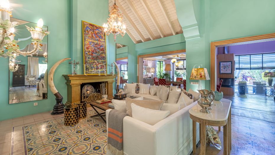 Magnifique villa avec un design méditerranéen située dans le club de Las Lomas del Marbella