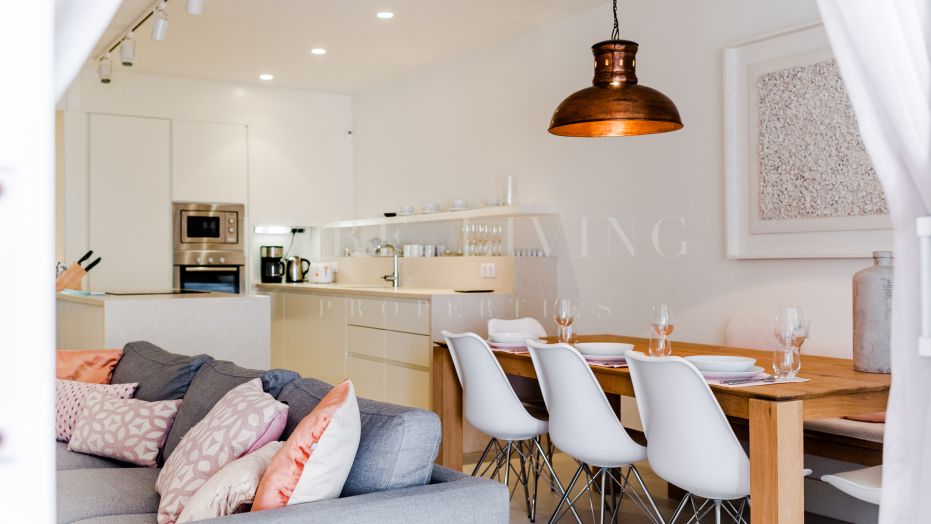 Appartement lumineux et moderne de trois chambres au rez-de-chaussée à Puente Romano