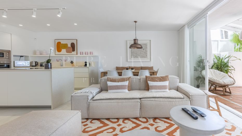 Appartement lumineux et moderne de trois chambres au rez-de-chaussée à Puente Romano