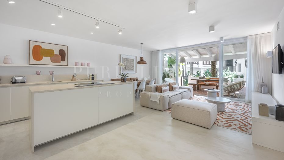 Appartement lumineux et moderne de trois chambres au rez-de-chaussée à Puente Romano