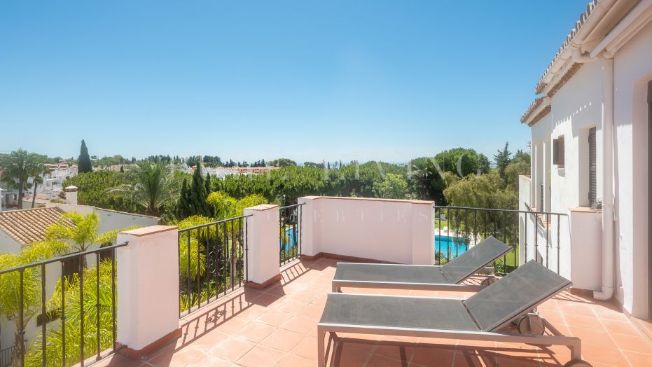 Prachtig penthouse appartement in Señorio de Marbella met panoramisch uitzicht op zee en de bergen