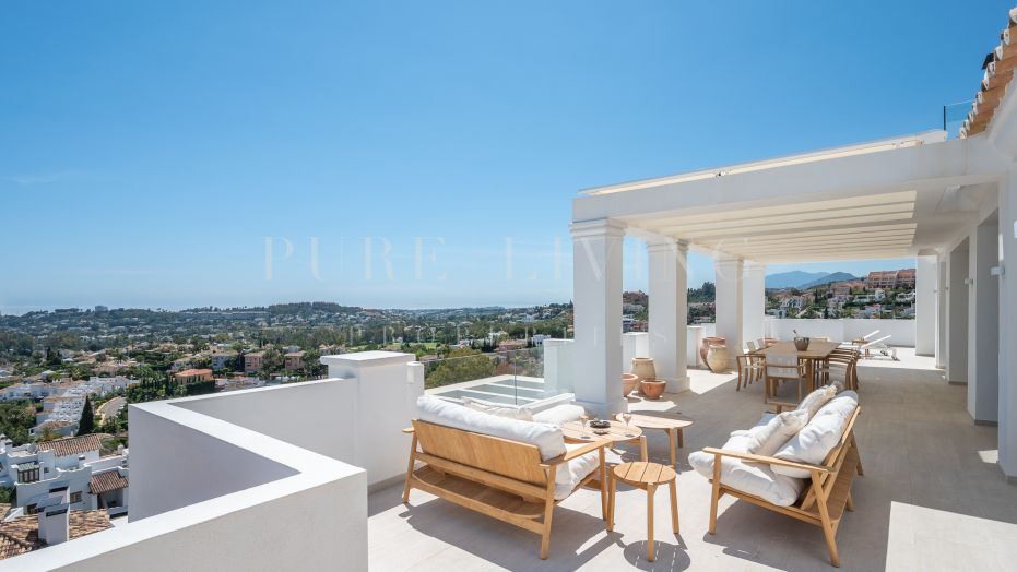 Spectaculaire duplex penthouse avec vues panoramiques à Nueva Andalucia, Marbella