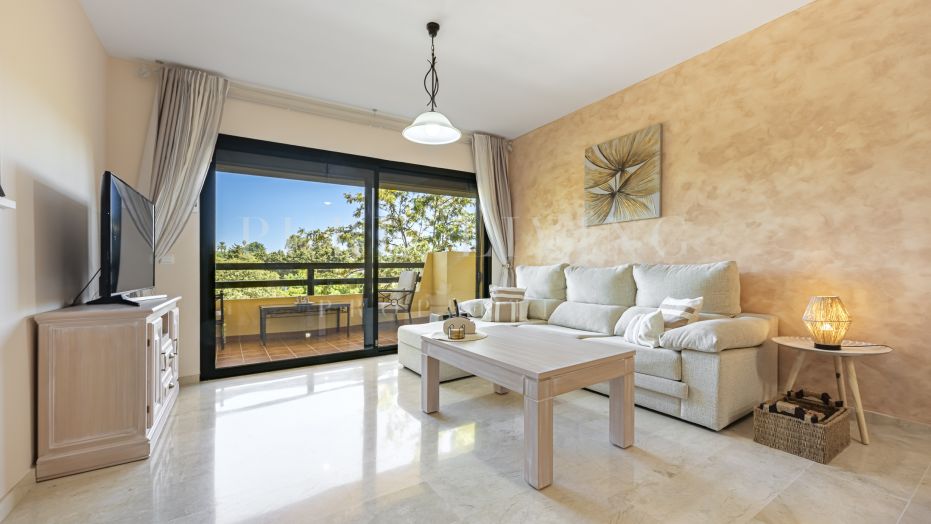 Immaculate three bedroom apartment in Loma Real, Selwo, Estepona