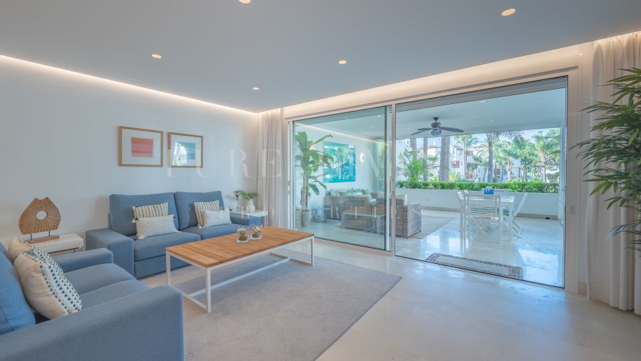 Gerenoveerd appartement met uitzicht op zee in Puente Romano