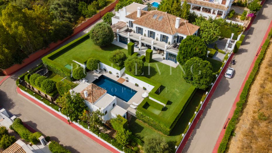 Villa familiale luxueuse avec vues fantastiques à Los Picos, Marbella