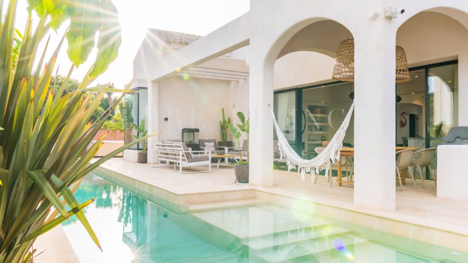 Luxury beach house Villa recently built in Marbella Golden Mile