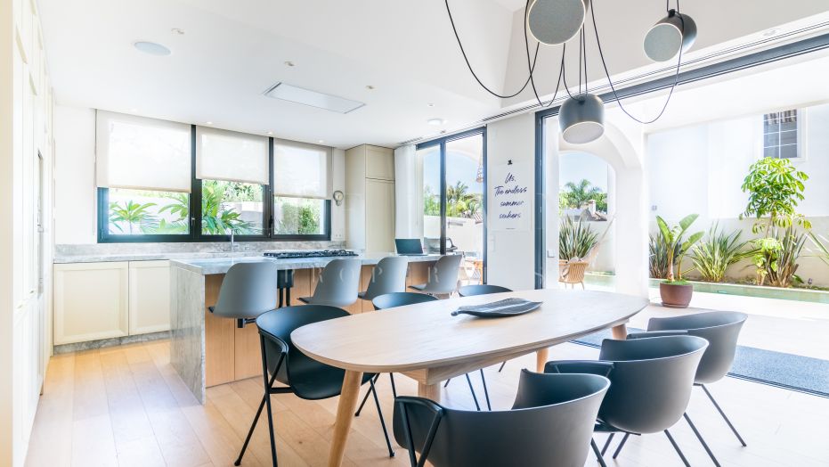 Villa de luxe sur la plage, récemment construite à Marbella Golden Mile